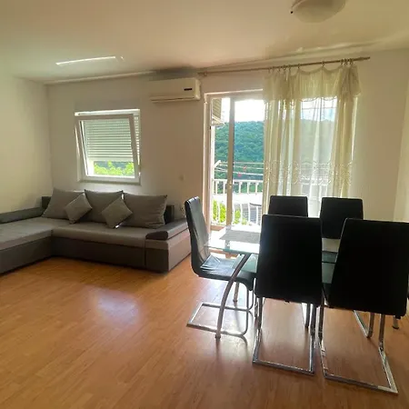 Apartament Laura *